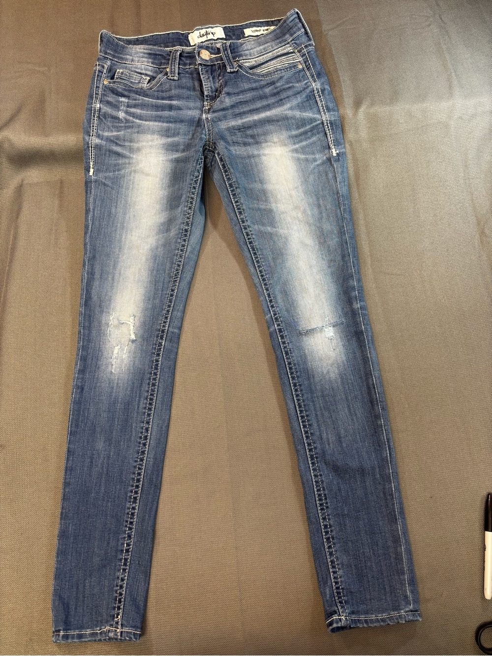 Daytrip (Buckle) Scorpio Skinny Jeans distressed medium wash size 25R